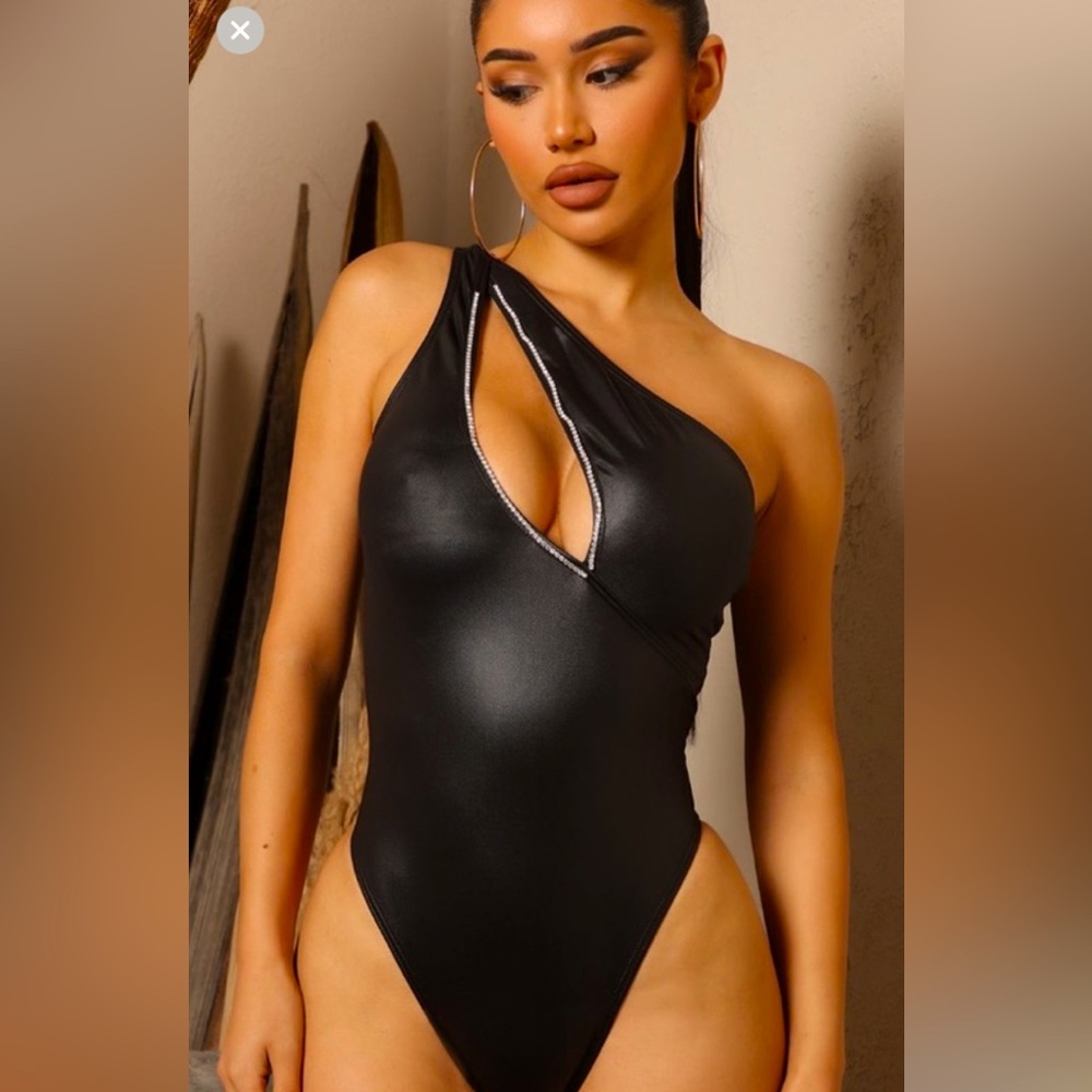 Fashion Nova rhinestone swim🖤